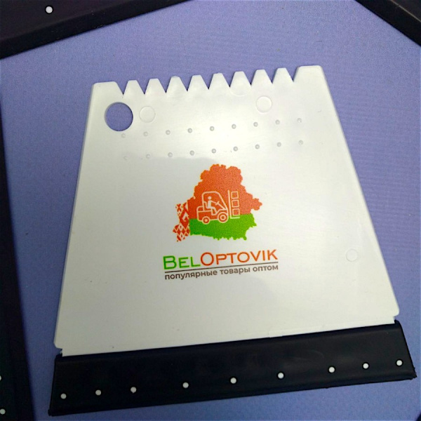 Скребок автомобильный с водосгоном 13х11 см., 4 разные стороны / Для удаления наледи и снега